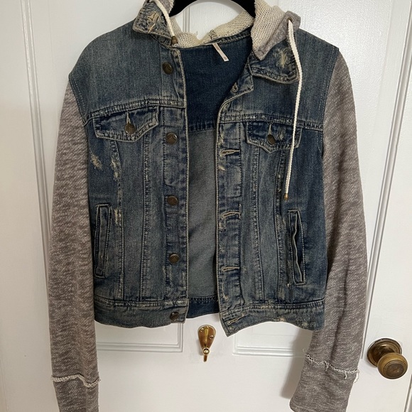 Free People Distressed Denim Jean Jacket With Knit Sleeves & Hood Size X-Small